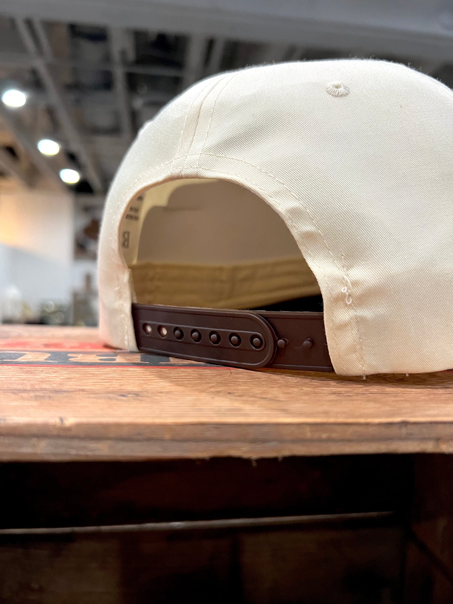 To live and Die in LA 5 Panel Snap Back Cap in Brown / Natural