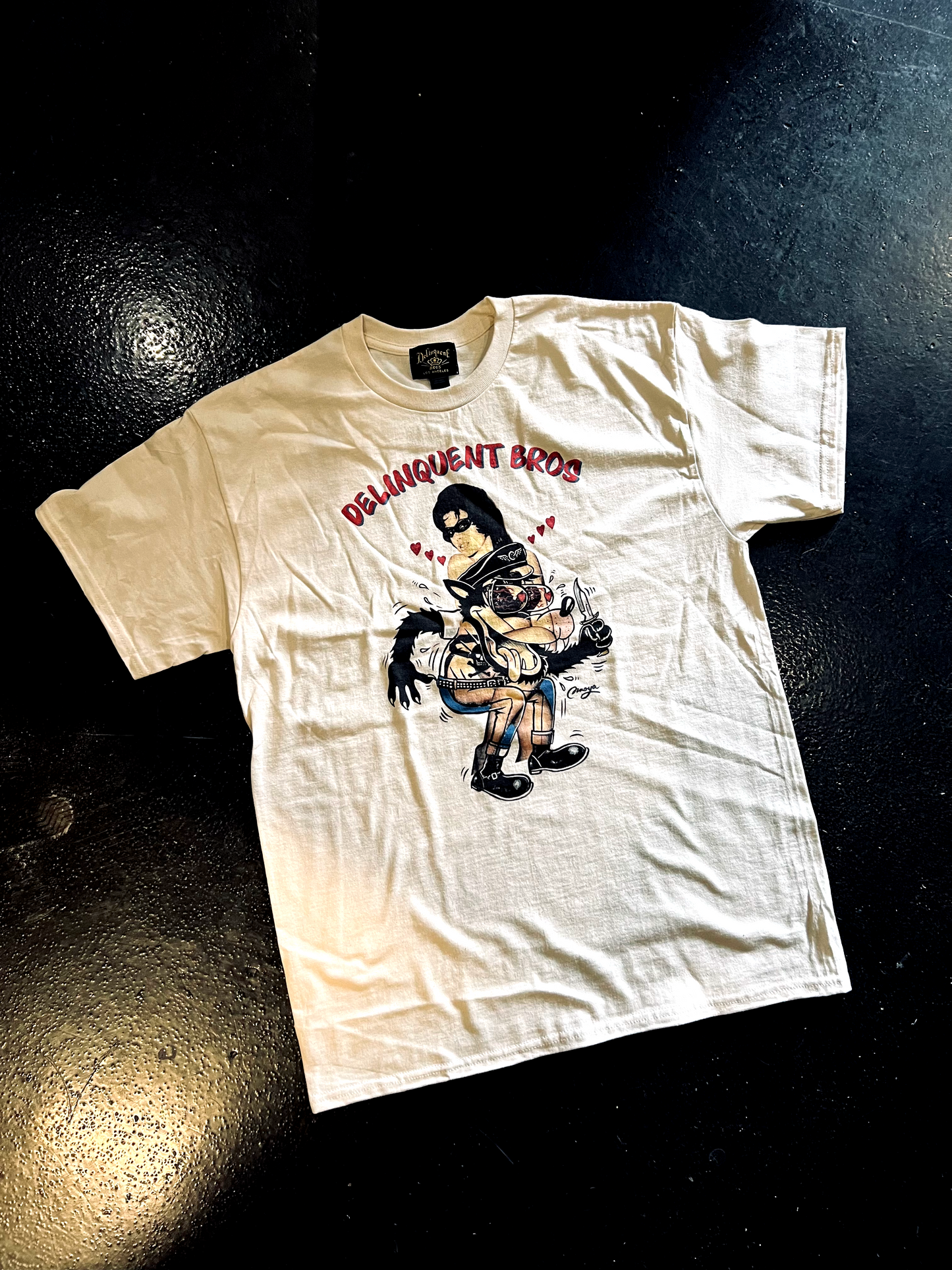 "Wolflin' around" Tee in Natural