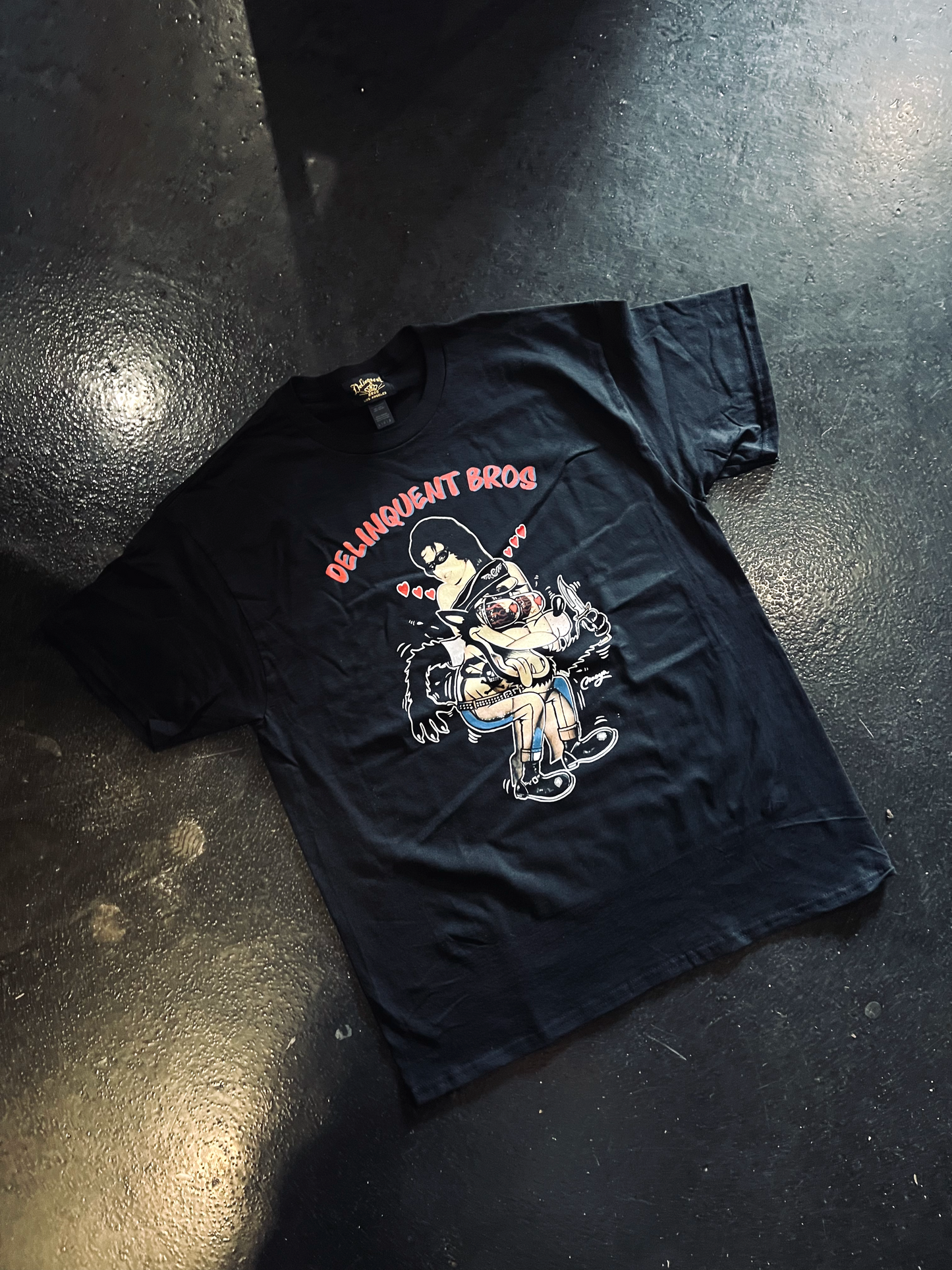 "Wolflin' around" Tee in Black