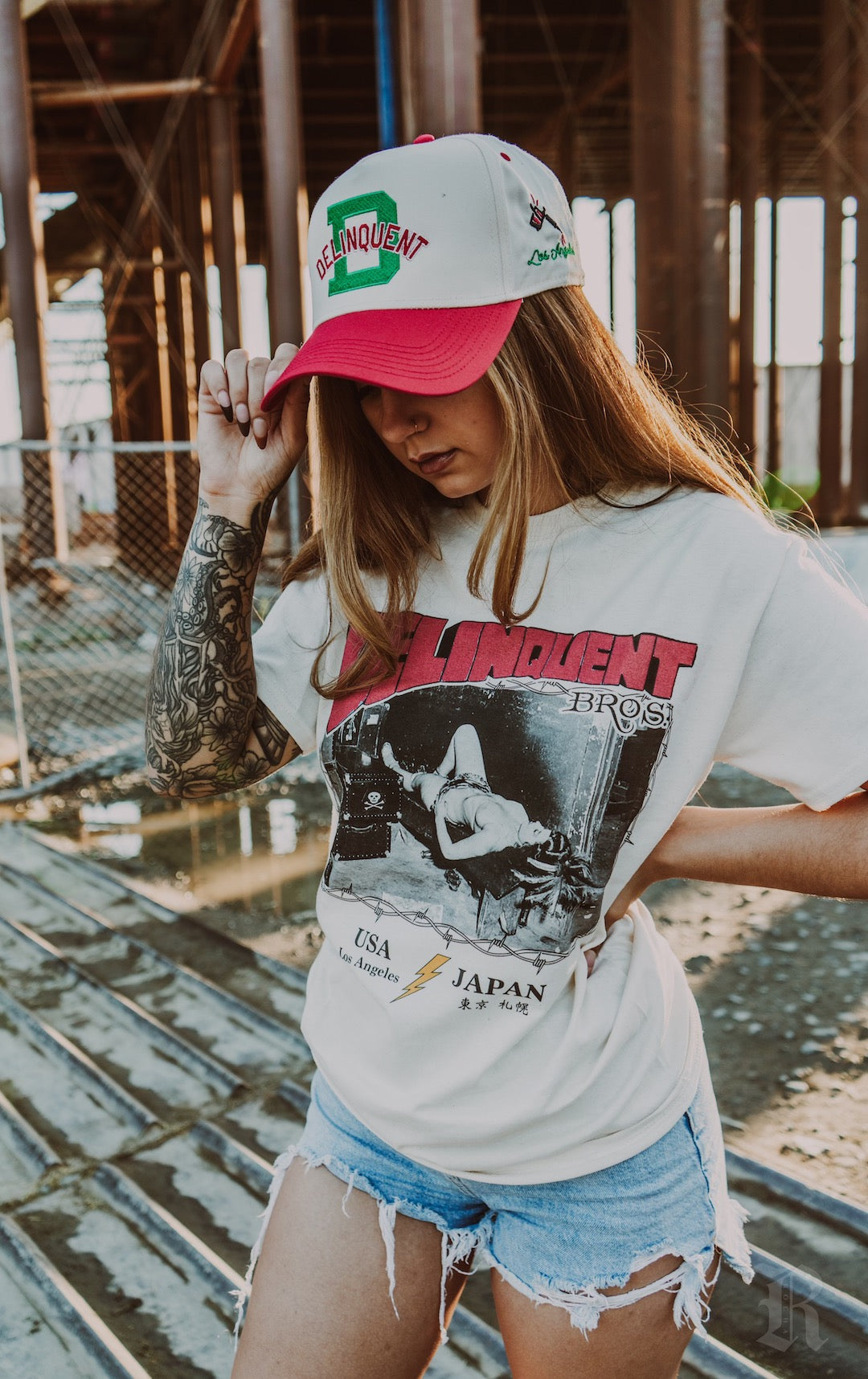 1940's Style Logo 5 Panel Snap Back Cap in Natural x Red