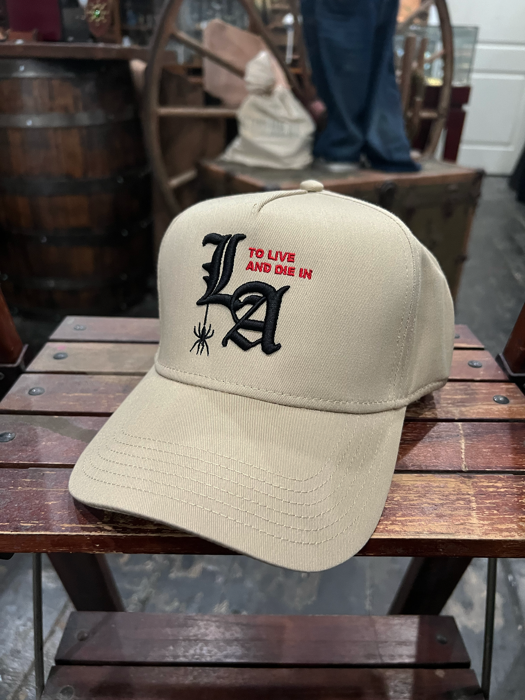 To live and Die in LA 5 Panel Snap Back Cap in Beige