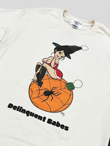 Delinquent Babes Holiday Pin up Tee in Natural